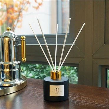 Uydagi tayoqchalar bilan tayoqchalar